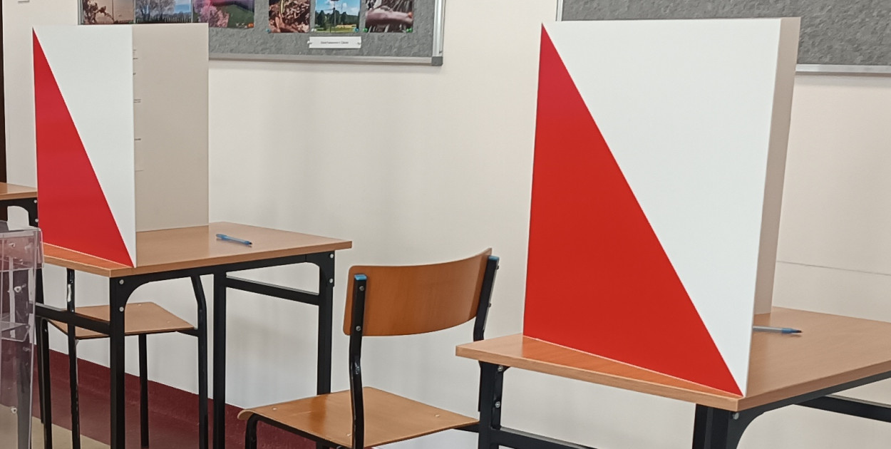 Liczba wyborców uprawnionych do głosowania (umieszczonych w spisie, z uwzględnieniem dodatkowych formularzy) w chwili zakończenia głosowania - 4 556