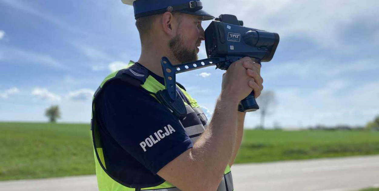Policjanci przypominają: przewinienia drogowe oznaczają nie tylko dotkliwe konsekwencje finansowe i punkty karne, ale też utratę uprawnień