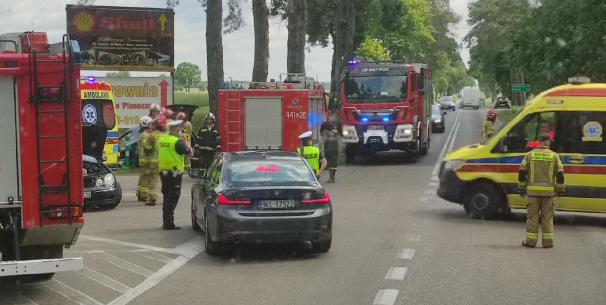 Według nieoficjalnych informacji, dwie osoby ucierpiały, ale policja na razie nie potwierdza doniesień o osobach poszkodowanych. .Na zdjęciu skrzyżowanie drogi wojewódzkiej z drogą krajową, czyli tzw. krzyżówki (fot. nadesłane)