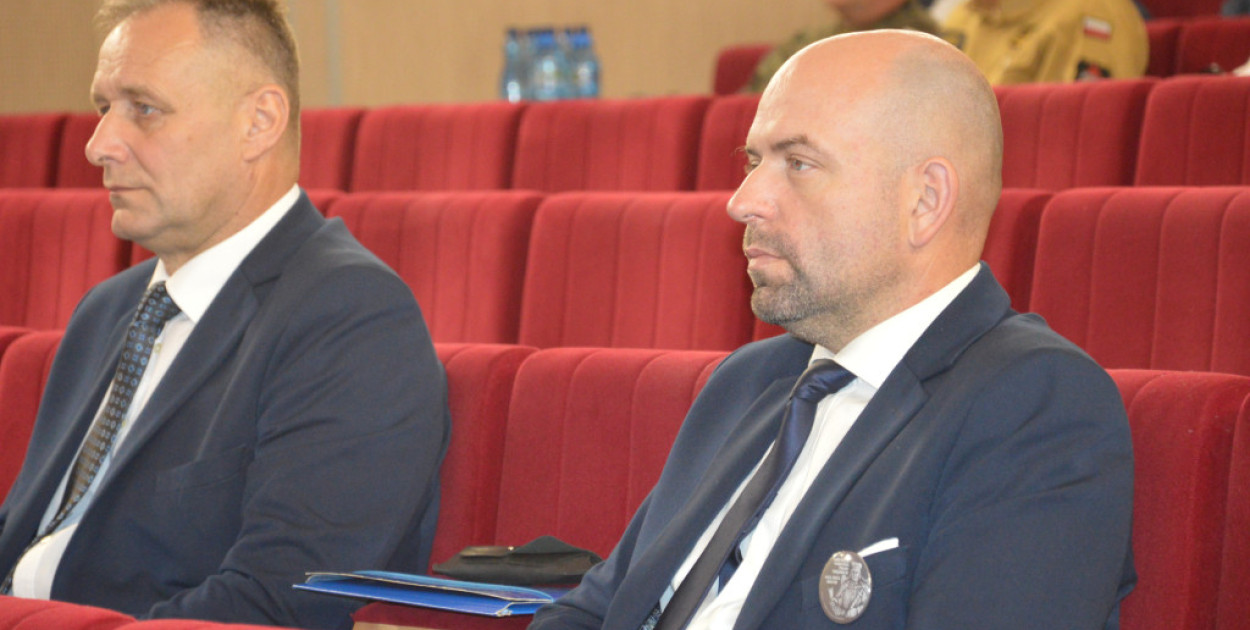Paweł Podeszwik na zdjęciu pierwszy z prawej