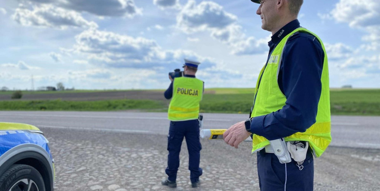 Kierowca motocykla stracił prawo jazdy. Został ukarany też mandatem w wysokości 2500 złotych i 15 punktami (fot. KPP Kolno)