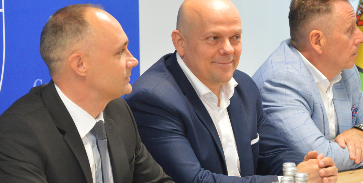 Na zdjęciu członkowie zarządu powiatu