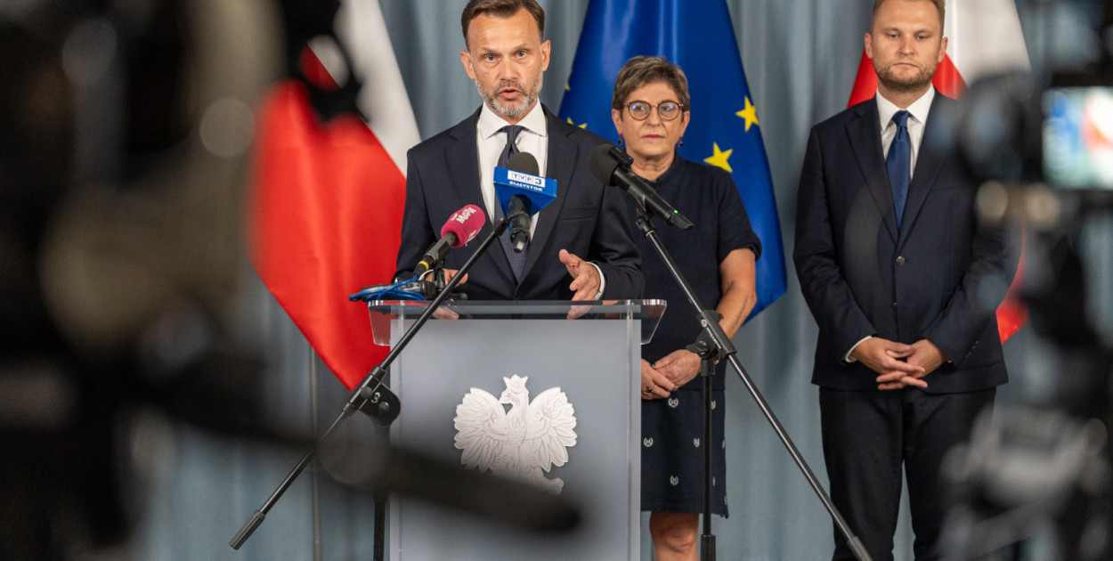 W tegorocznej edycji RFRD podlaskie samorządy otrzymały ponad 201 mln zł na 150 przedsięwzięć. Jak poinformował wojewoda Jacek Brzozowski, w ciągu roku napływały kolejne fundusze i ostatecznie gminom i powiatom na inwestycje drogowe przekazano 230 mln zł (fot. PUW Białystok)