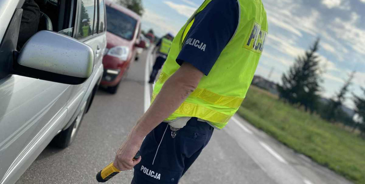 Na chwilę obecną policjanci  zatrzymali 25 kierowców na podwójnym gazie, w tym 13 w stanie nietrzeźwości (Zdjęcie ilustracyjne/fot. archiwum Policji)