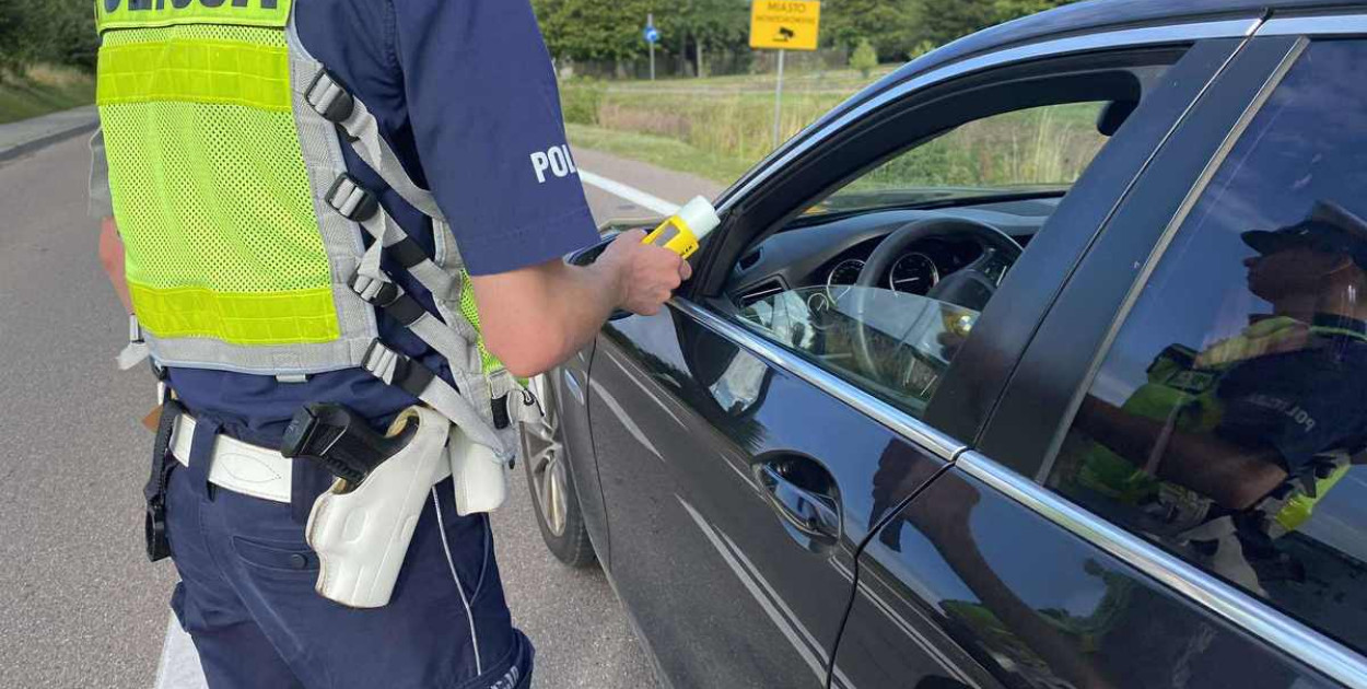 Alkohol zaburza koncentrację i sprawia, że reakcja jest często opóźniona, lub nie ma jej wcale. Wsiadając za kółko pod jego wpływem stajesz się zagrożeniem na drodze