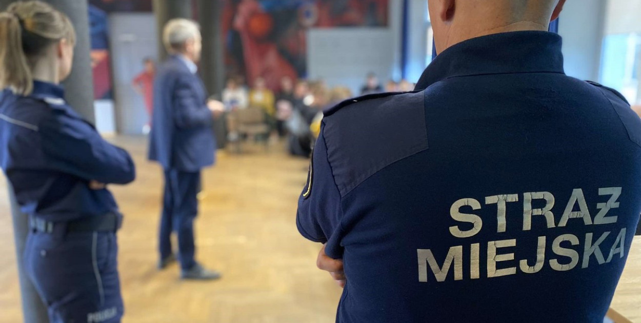 „Porozmawiajmy o bezpieczeństwie - możesz mieć na nie wpływ!” - to hasło debaty społecznej, która odbyła się w Kolneńskim Ośrodku Kultury i Sportu w Kolnie (Fot. KPP Kolno)