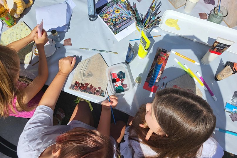 Kolorowy zawrót płotka