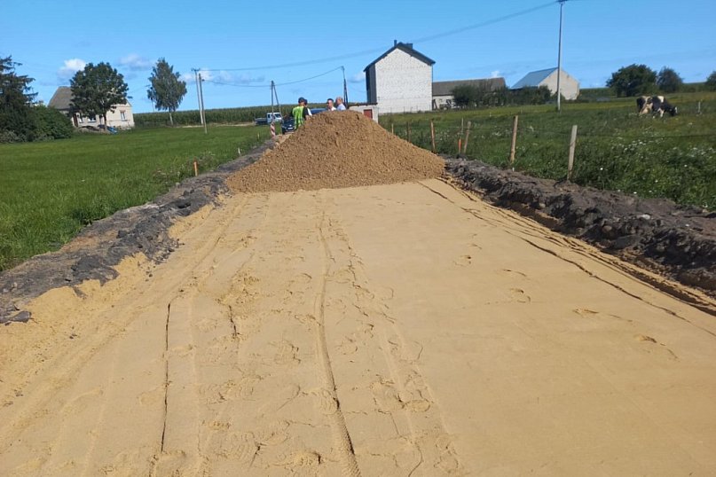 Remont drogi w Czerwonem