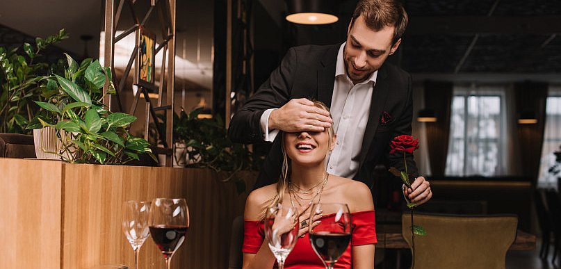 Potrójne obchody i czarny makaron! Jak obchodzi się Walentynki na świecie?