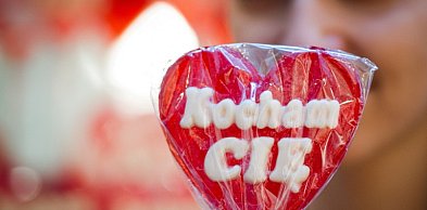 PIE: w tym roku zakochani wydadzą mniej na Walentynki