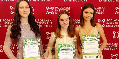 Julia, Ania i Malwina - nagrodzone w wojewódzkim konkursie "PIKtoGRAmy"!-34235