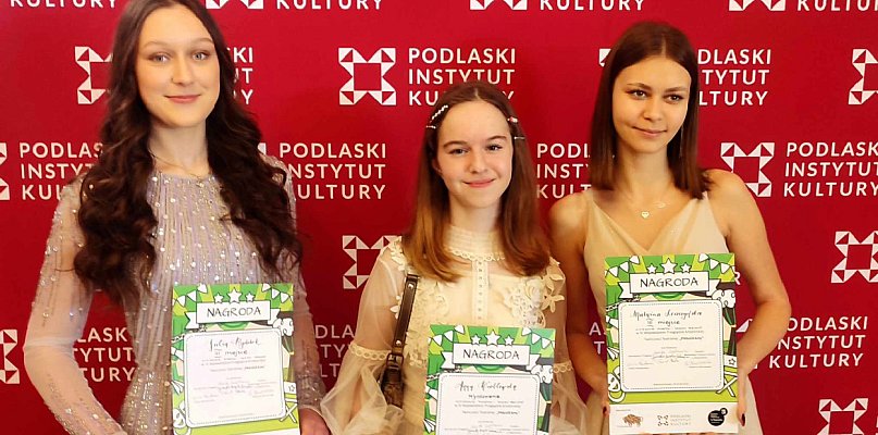 Julia, Ania i Malwina - nagrodzone w wojewódzkim konkursie "PIKtoGRAmy"! - 34235