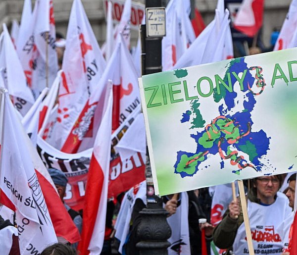Marsz przeciwko "Zielonemu Ładowi" przeszedł ulicami Warszawy-34472