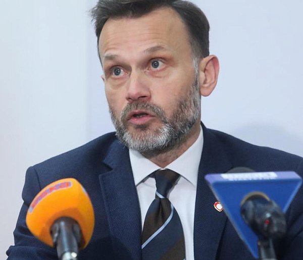 Politycy PiS: wojewoda podlaski pyta samorządy o lokowanie migrantów-35324