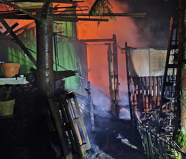 Spalił się domek na ogródkach działkowych w Kolnie-35446