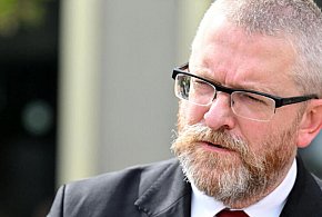 Grzegorz Braun próbował dokonać „zatrzymania obywatelskiego” ginekolożki ze ...-43287