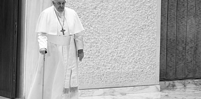 Papież Franciszek zmarł w poniedziałek o 7.35-43425