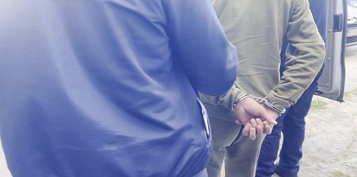 Ugodził właściciela lokalu nożyczkami w szyję-43921