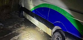 Ukradł auto, ale utknął w błocie na posesji 