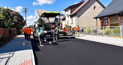Zakończono wylewanie asfaltu na ul. Łabno Duże w Kolnie-44395