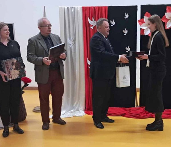 Sukces uczennicy kolneńskiego Ogólniaka-44398
