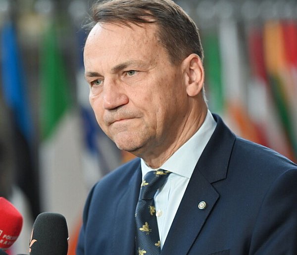 Sikorski: pomnik zamordowanych polskich jeńców w Miednoje został zdewastowany-44435