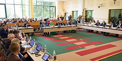 Sejmik przyjął stanowisko w sprawie paktu migracyjnego-44835