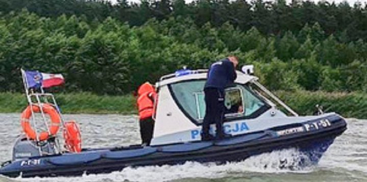  Służby poszukują mężczyzn, którzy wypłynęli kajakami-45407