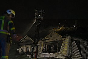 Trwa dogaszanie pożaru w Ząbkach, pogorzelcy mogą liczyć na 8 tys. zapomogi-45685