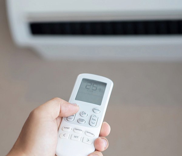 Chłodzisz się klimatyzacją? Oto, co najczęściej robią źle Polacy-45690