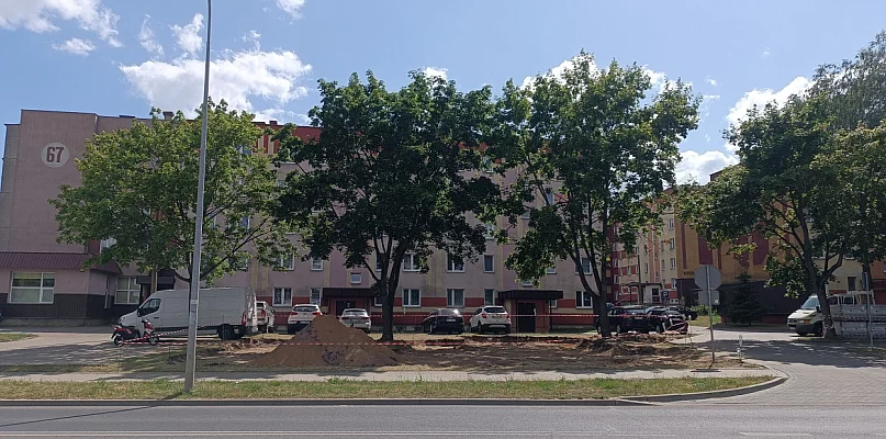 Ruszyła budowa altanki śmietnikowej w centrum miasta - 45710