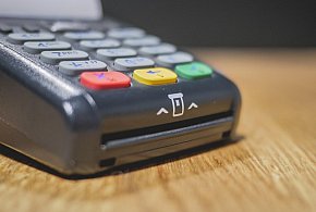 Zakaz sprzedaży i większy nadzór. Tych produktów nie kupią już nieletni-45768