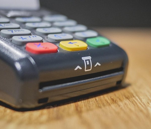 Zakaz sprzedaży i większy nadzór. Tych produktów nie kupią już nieletni-45768