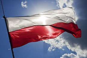 Flaga i hymn na nowo? Rząd chce korekty przepisów dot. symboli narodowych-45941