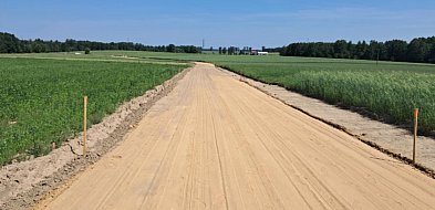 Inwestycja polega na wykonaniu jezdni z betonu asfaltowego-45932