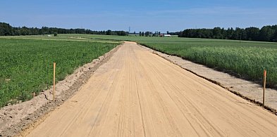 Inwestycja polega na wykonaniu jezdni z betonu asfaltowego-45932