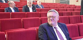 Będzie zarabiał miesięcznie 5 procent więcej