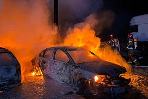 Pożar siedmiu pojazdów osobowych-5701