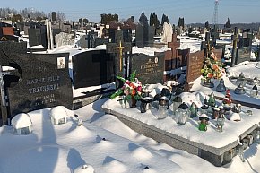 Cmentarz w Kolnie zimą-5873