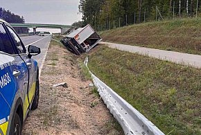 Ciężarówka w rowie. Utrudnienia mogą potrwać kilka godzin-47553
