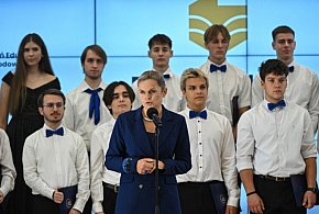 Nowacka do rodziców: nauczyciele dbają o wasze dzieci-48463