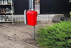 Widzisz taki pojemnik na cmentarzu. Oto, do czego służy-48612
