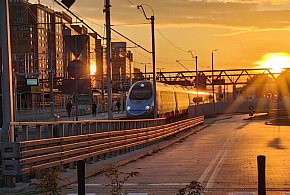 W nocy zmiana czasu na zimowy; część pociągów zatrzyma się na godzinę-48745