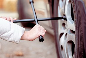 Z pozoru drobiazg, a może skończyć się tragedią. Urząd ostrzega kierowców-49193