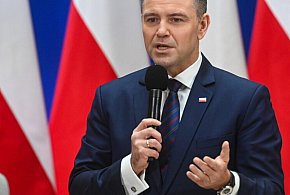 Prezydent oczekuje przeprosin i stawienia się u niego szefów służb specjalnych-49253
