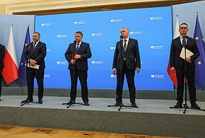 Zabezpieczono materiał dowodowy, który pozwoli na identyfikację sprawców-49404