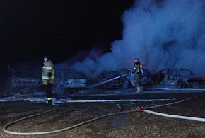 Pożar w firmie transportowej. Spłonęło 7 aut-49433
