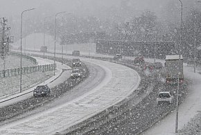Południe kraju pod śniegiem; alert RCB rozszerzony na kolejne powiaty-49535