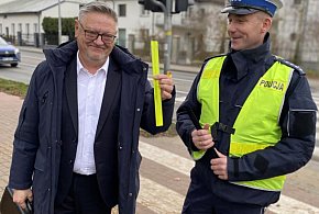 Burmistrz Kolna promuje odblaski-49623