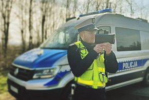 Kontrole prędkości na drogach. Noga z gazu-49704